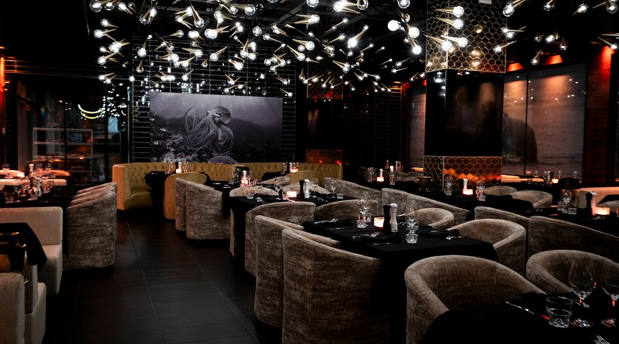 Hiking Johnston Canyon