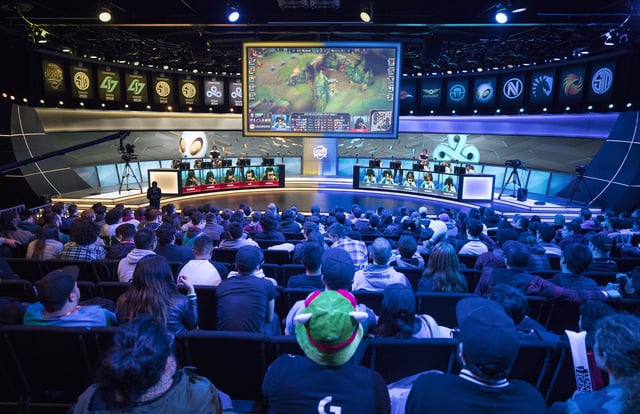 A diagram illustrating the relationship between Riot Games, the Valorant community, and corporate sponsors.