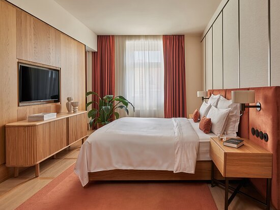 Deluxe One Bedroom Suite