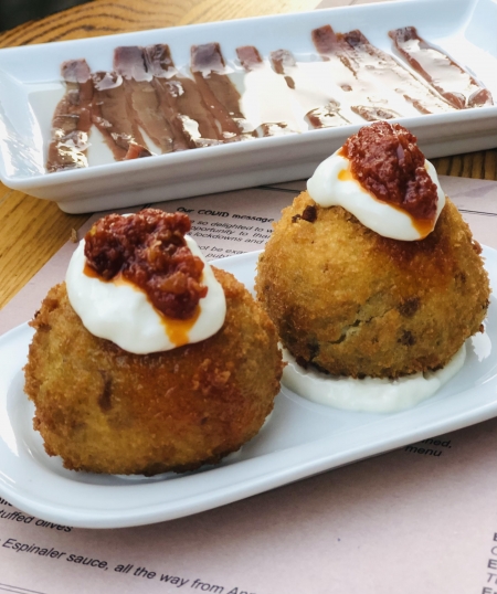 Variety of montaditos at Ciutat Comtal