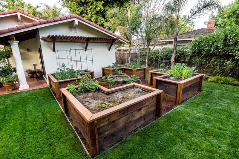 Image of assembling the wooden frame of the raised bed