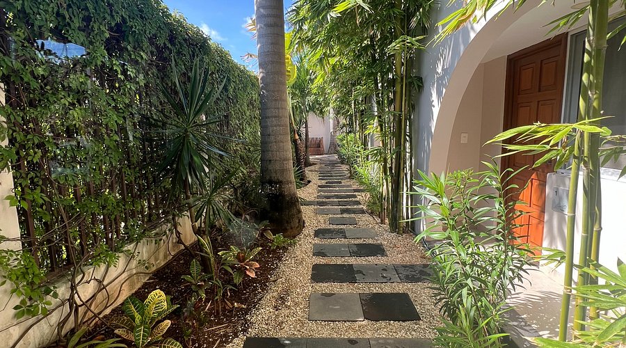 Prompt Marketer logo with a call to action to sign up for a free trial