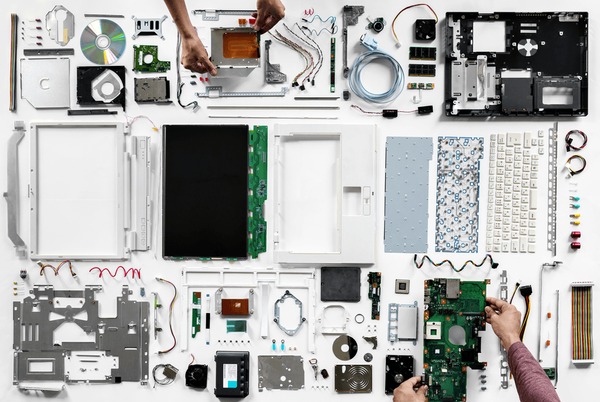 MSI B650 Tomahawk WIFI motherboard, emphasizing its heatsinks and rear I/O panel.