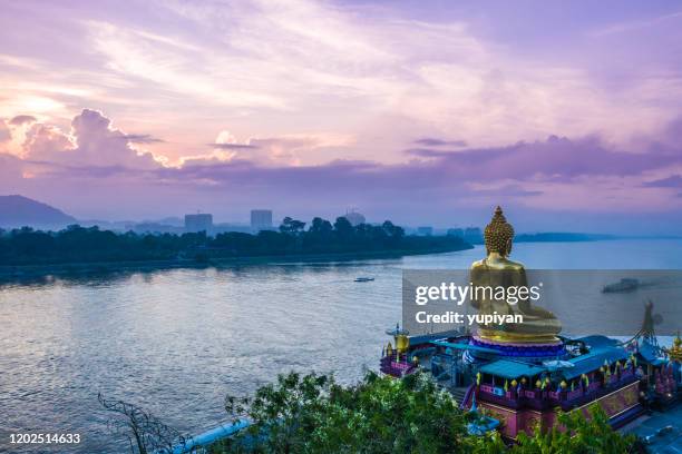 Sunset paints the Mekong River in vibrant hues, a daily spectacle of beauty and tranquility.