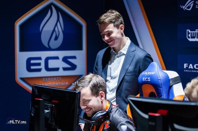 A different vantage point of Surf City Nights highlighting a player trying to surf up a curved wall.