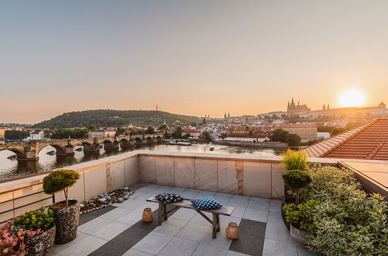 ## Lost in Luxury: My Enchanting Escape to The Alc...