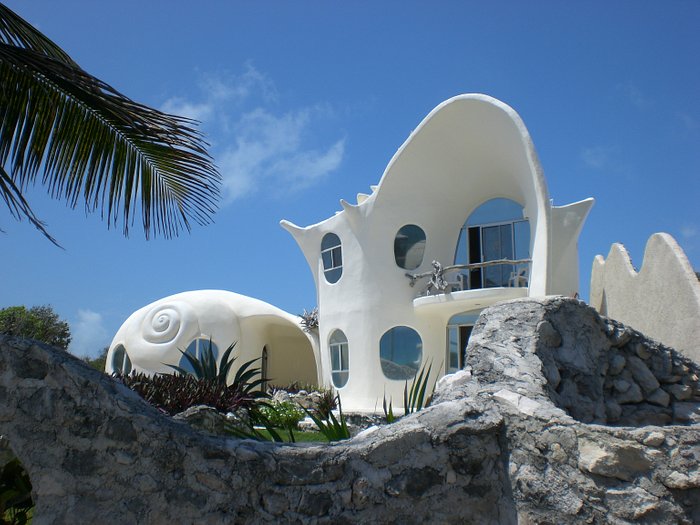 # Capturing the Seashell House: An Architectural P...