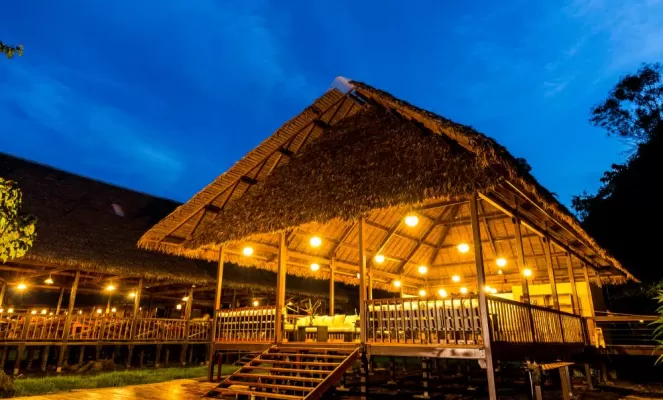 Refugio Amazonas lodge exterior