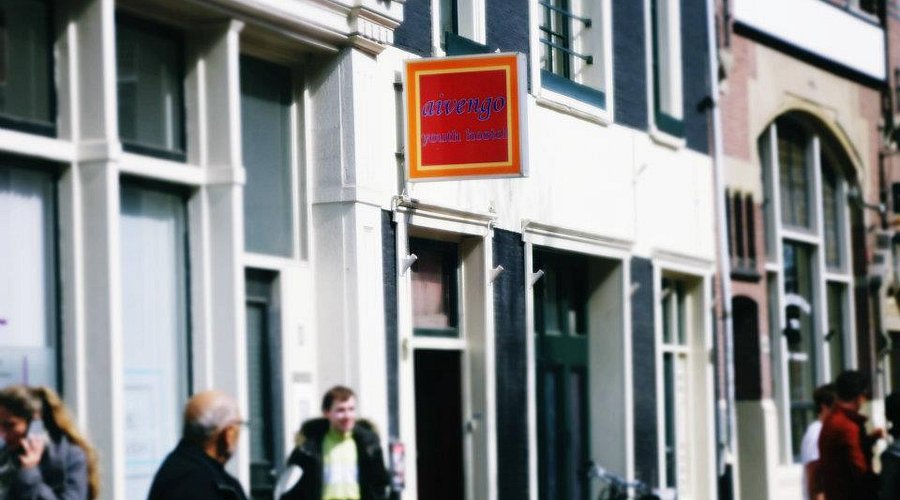 Fontana Metro Station