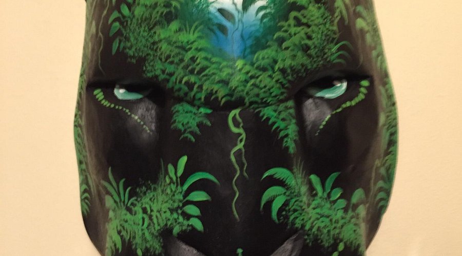 Ben and Sarah admire the skilled hands of a local artisan in the Osa Peninsula of Costa Rica, learning about traditional craft techniques and the cultural significance of each piece. They look on with wonder as they appreciate the vibrant colors and textures of the crafts.