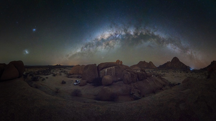 # Unveiling Desert Skies: Stargazing in the World'...