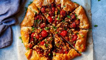 roasted tomato garlic confit bread slices