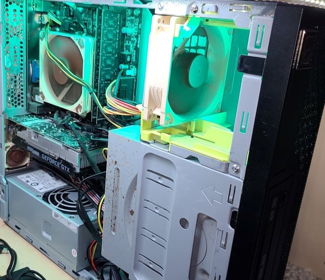 Screenshot of The Legend of Zelda: Wind Waker running in Dolphin emulator with HD textures enabled, showcasing vibrant colors and crisp details at 1440p resolution. Overlay with a subtle scanline effect to simulate a CRT display.