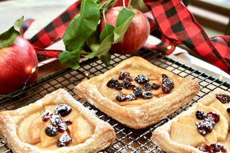 Image of a freshly baked apple pie pastry