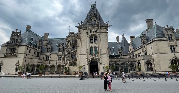 biltmore-denise-and-courtney