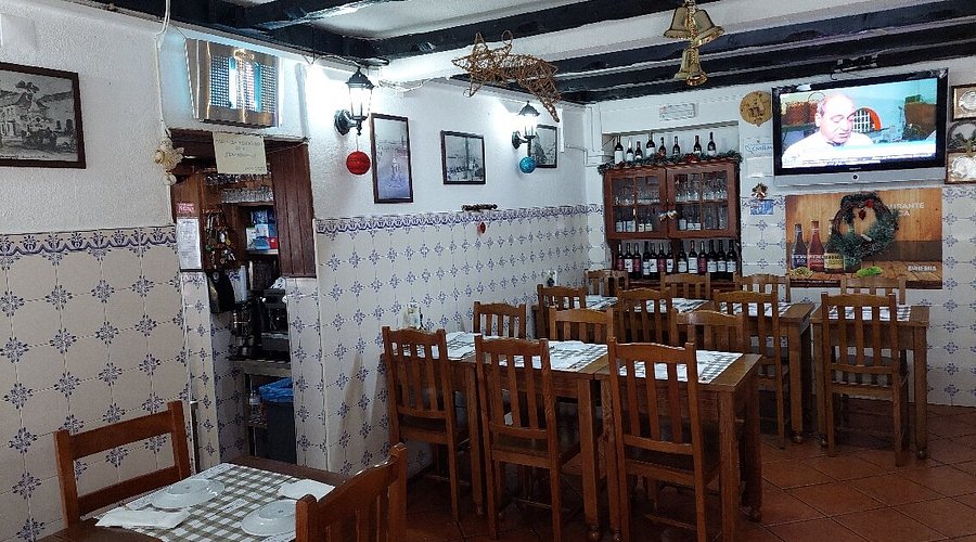 Grilled Sardines at Restaurante Farol in Cacilhas, Lisbon