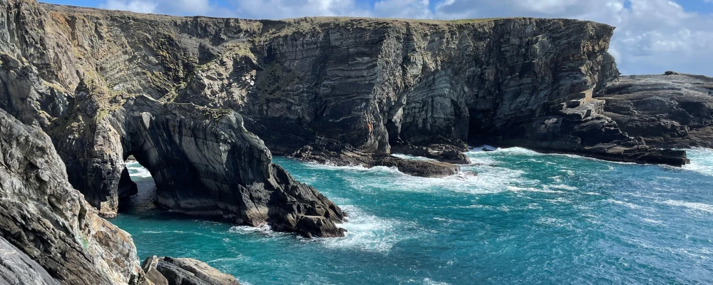 Praia da Marinha, Algarve, Portugal: Cliffside Contemplation