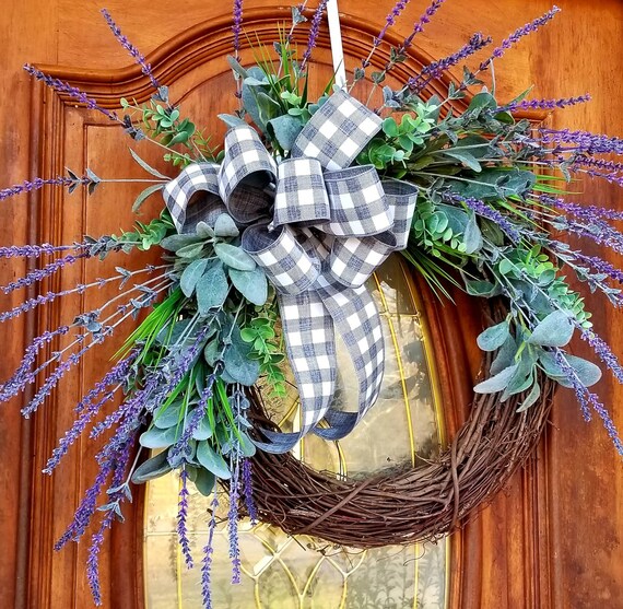 Woven Wonders: Crafting a Natural Holiday Wreath...