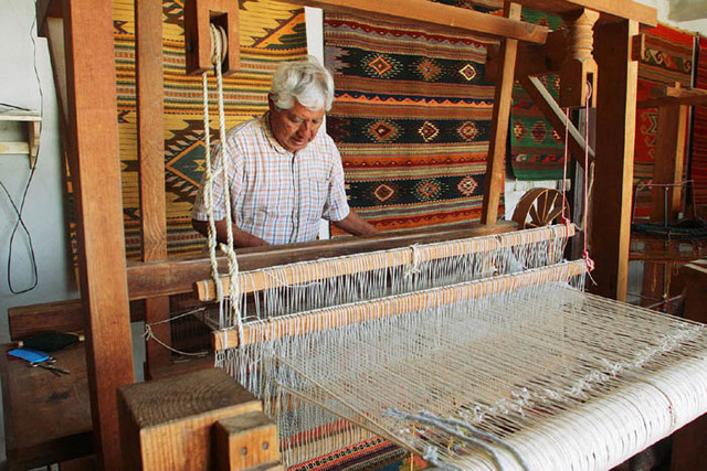 Craftswomen weaving textiles in Teotitlán del Valle