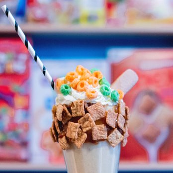 Canal-side reflections and creative inspiration in Amsterdam. Sketching the beauty of @TheDylanAmsterdam's neighborhood. 🇳🇱