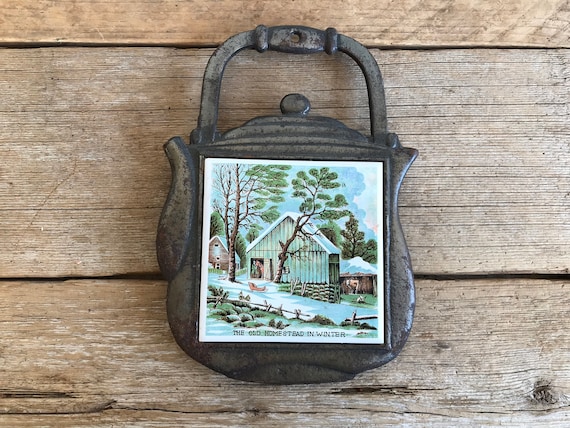 Various seasoned cast iron skillets in different sizes