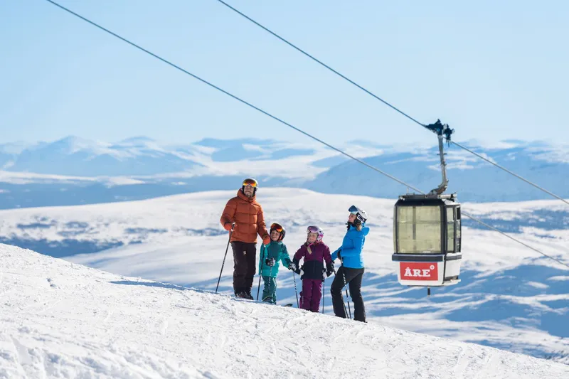 Families learning to ski together