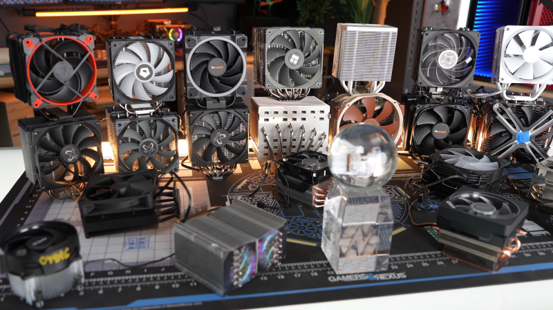 Aesthetic comparison showing the cleaner look and premium appearance of a PC build with the iCUE LINK H150i LCD compared to a build with a Noctua NH-D15 air cooler.