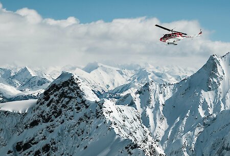 Couple heli-skiing in Bugaboo Mountains
