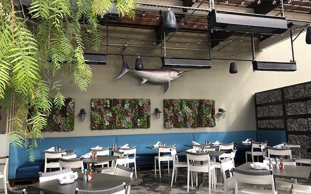 Pizza Port Carlsbad: A family-friendly restaurant with a wide selection of delicious pizzas.