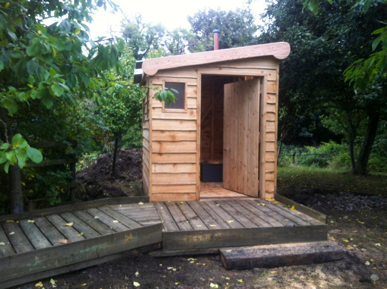 Building a Pallet Composting Toilet: A Rustic &...