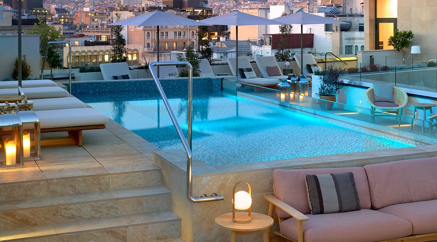 # Barcelona on a Budget: Stylish Stays, Stunning V...