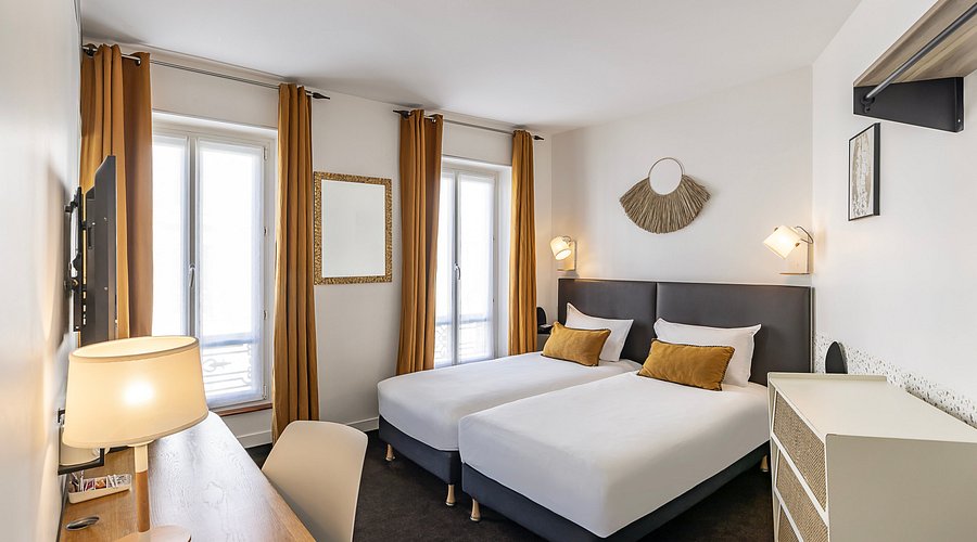 A Nutella and banana crepe from a street vendor on Rue Montorgueil