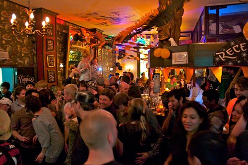 # The Flying Pig Downtown: Amsterdam on a Shoestri...