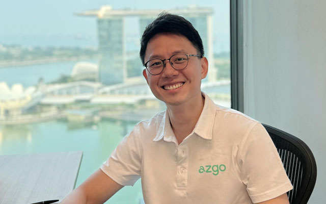 A scenic view of a traveler kayaking in crystal-clear waters, emphasizing the immersive and personalized travel experiences that Prompt Marketer can help create.