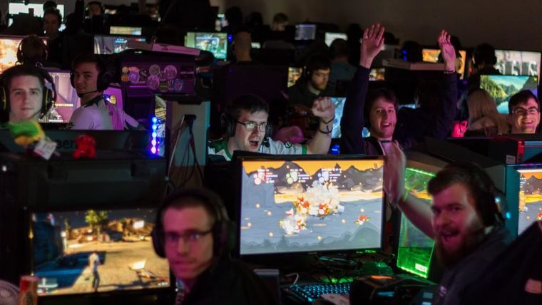 Mini-ITX PC Build Inside Fractal Design Terra Case