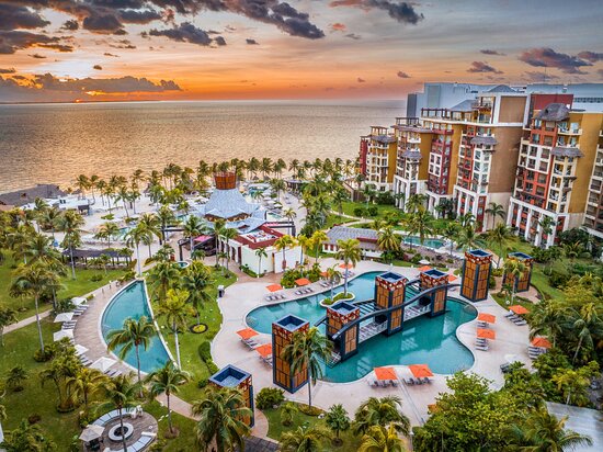 Sunrise at Villa del Palmar