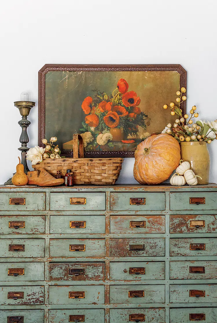 Elevating Your Entryway: A Modern Farmhouse Fal...
