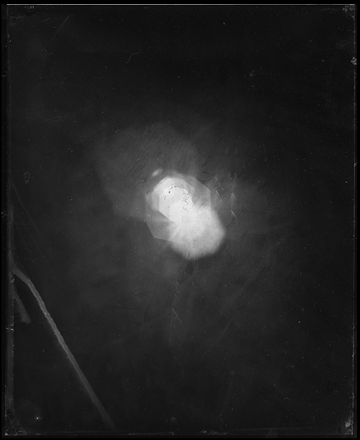 An image showing examples of lens flare from a variety of vintage cameras, showing similar artifacts to кадр 32