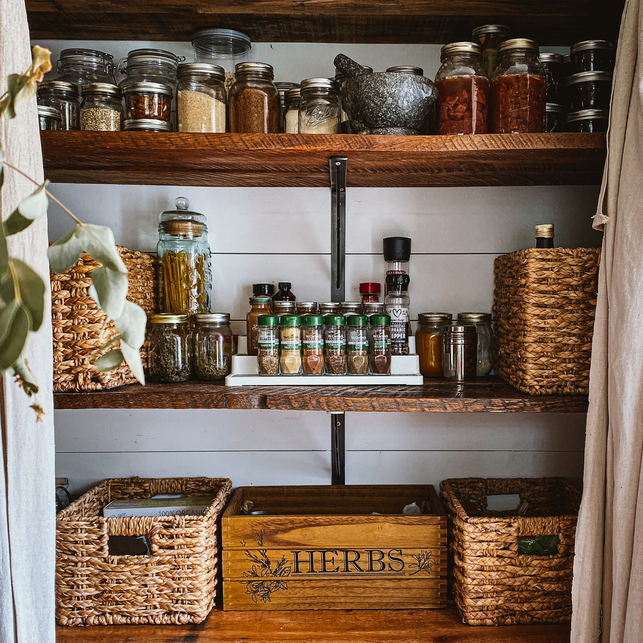Declutter & Delicious: Naturally Organize Your Hom...