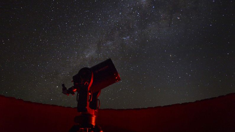 # Stargazing with a Specialist: Unveiling the Sout...