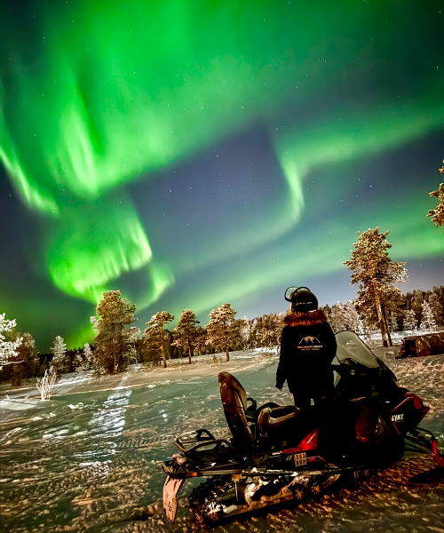 Snowmobile expedition to the Northern Lights in Lapland