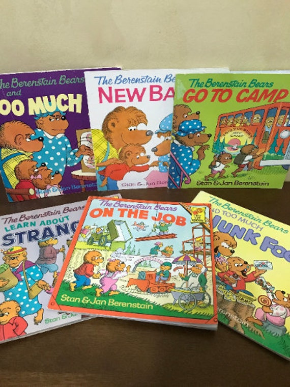 A vintage Berenstain Bears lunchbox, clearly showing the 