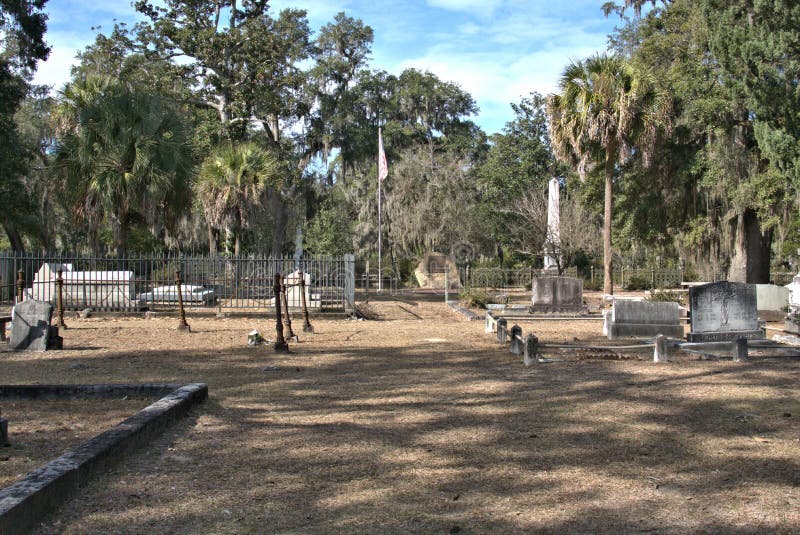 Spanish moss-draped oak trees in Bonaventure Cemetery