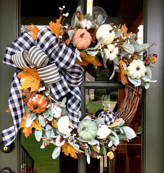 A simple and rustic garland made from dried corn husks, adding a touch of farmhouse charm to the entryway