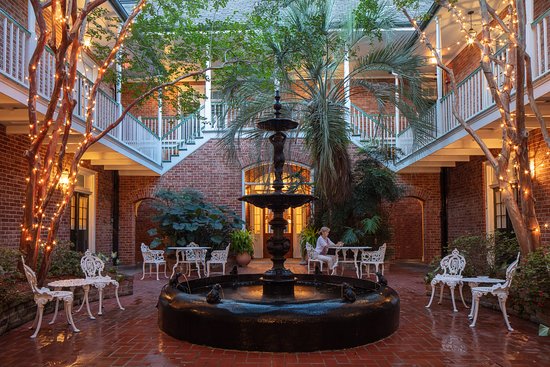 Hotel Provincial architecture