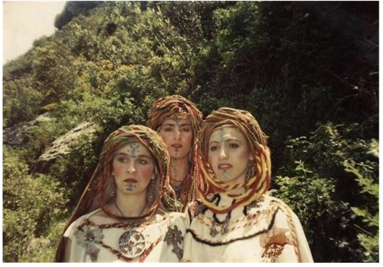 Art teacher Eleanor Ainsworth sketching