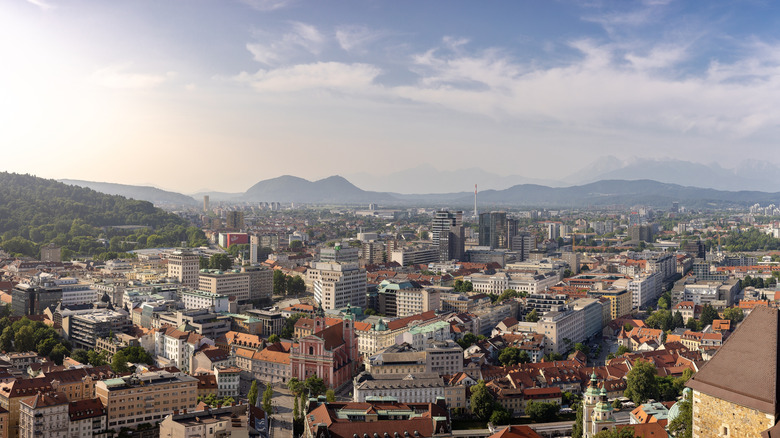 Reviewer struggling to pronounce a word, with a kind instructor smiling