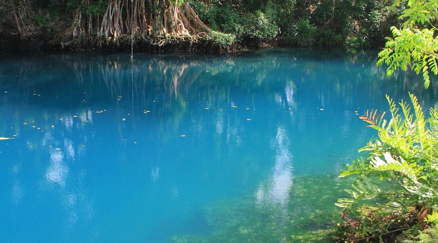 Matevulu Blue Hole
