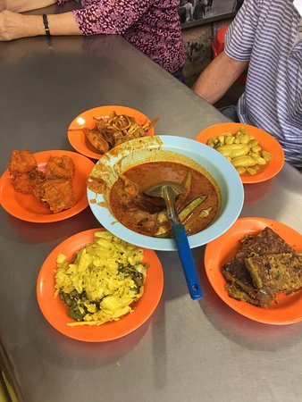 A plate of Nasi Kandar with various curries.