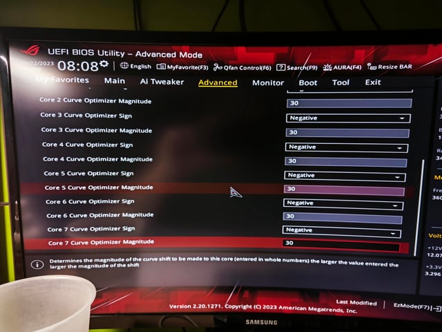Clean and organized interior of the Fractal Design Meshify 2 Compact case, showcasing cable management and airflow, wide-angle lens, emphasizing neatness.
